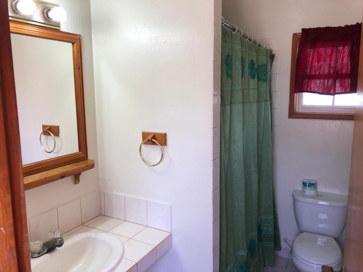 Blue Wave Guest House Caye Caulker Bagian luar foto