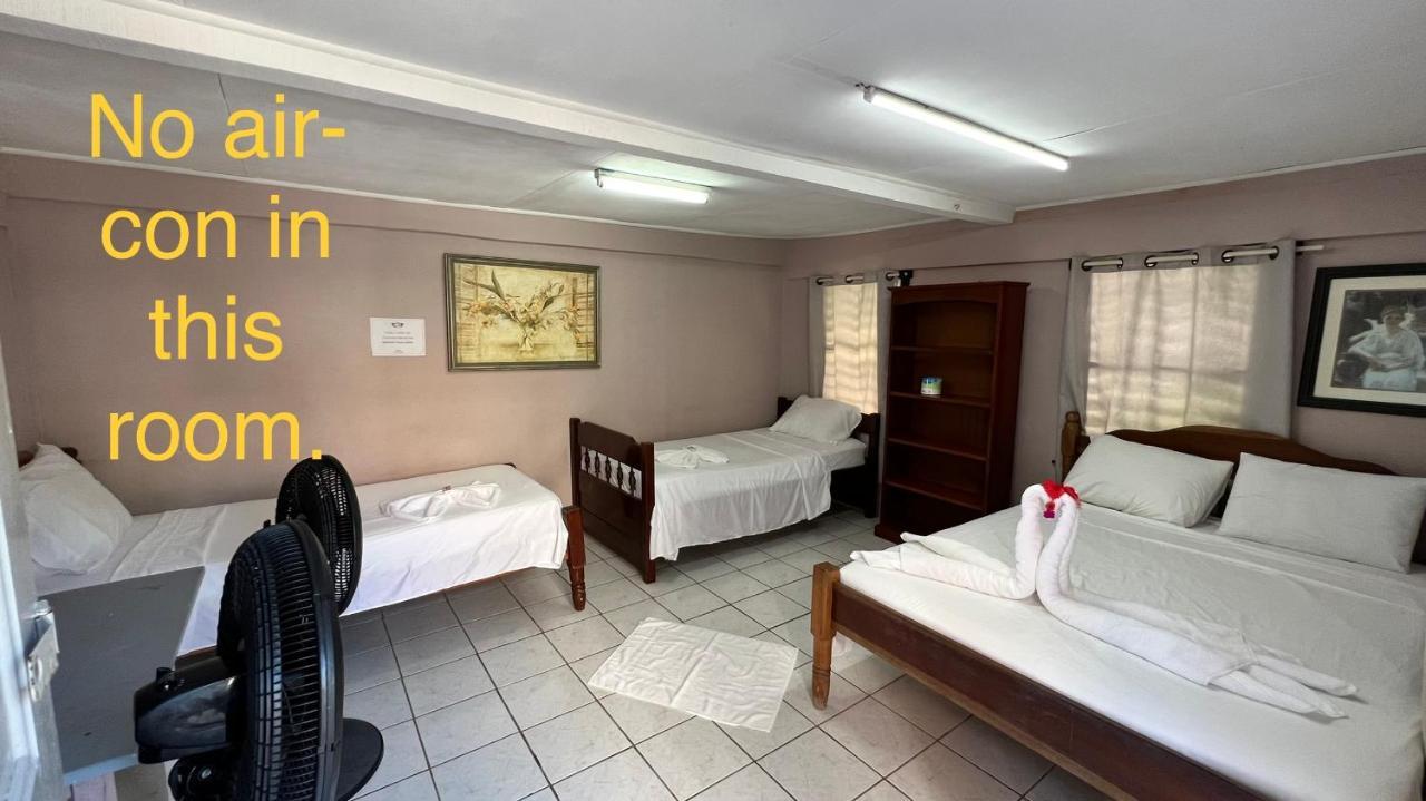 Blue Wave Guest House Caye Caulker Bagian luar foto