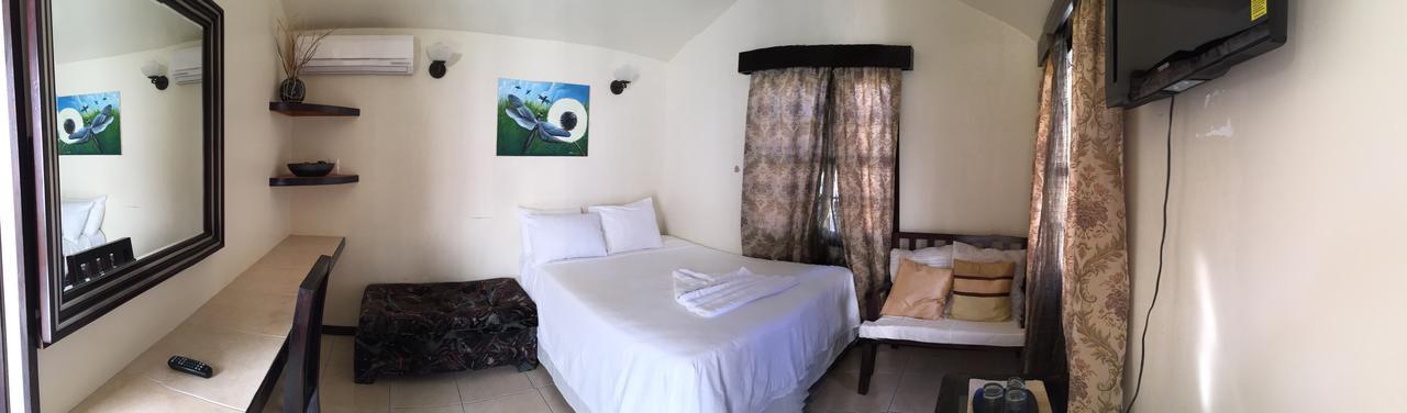 Blue Wave Guest House Caye Caulker Bagian luar foto