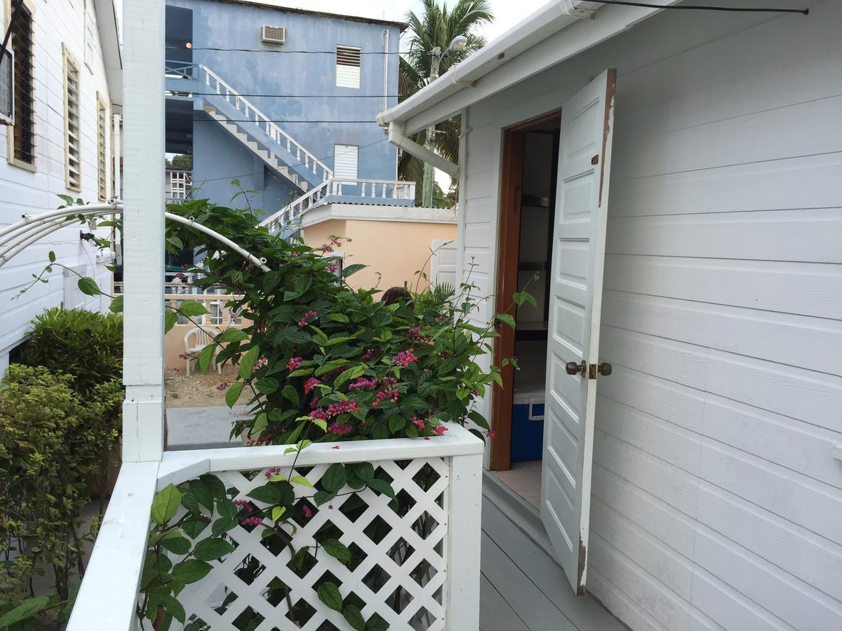 Blue Wave Guest House Caye Caulker Bagian luar foto