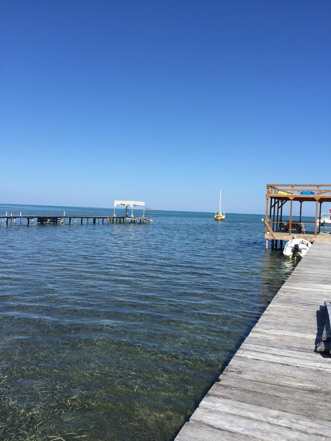 Blue Wave Guest House Caye Caulker Bagian luar foto