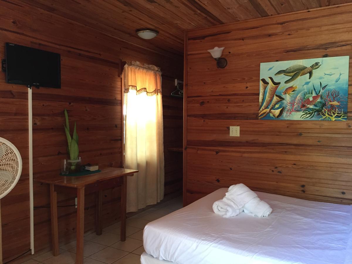 Blue Wave Guest House Caye Caulker Bagian luar foto