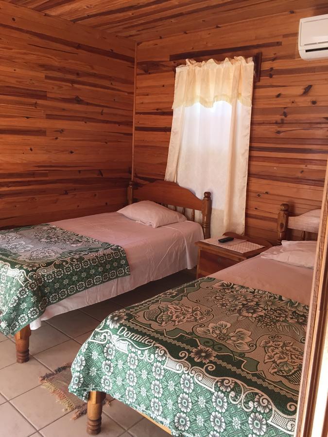 Blue Wave Guest House Caye Caulker Bagian luar foto