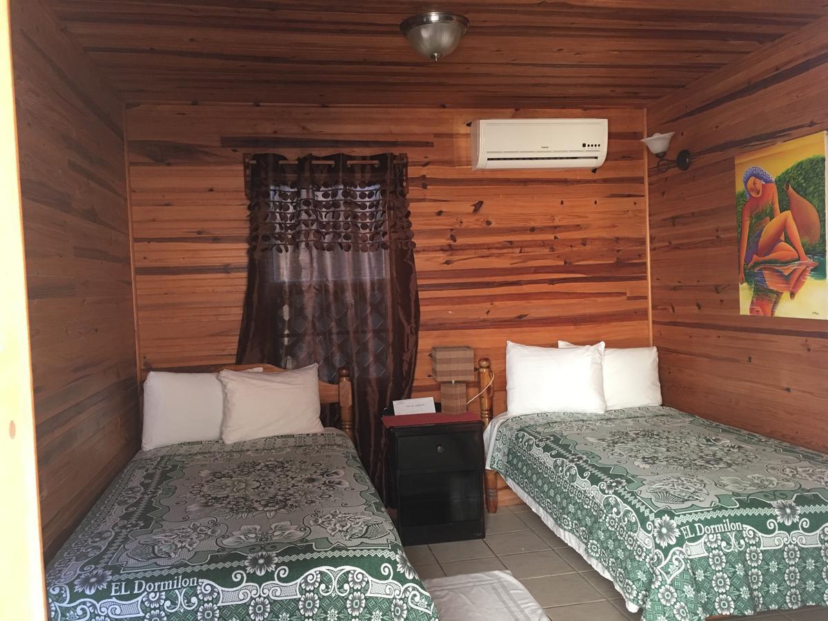 Blue Wave Guest House Caye Caulker Bagian luar foto