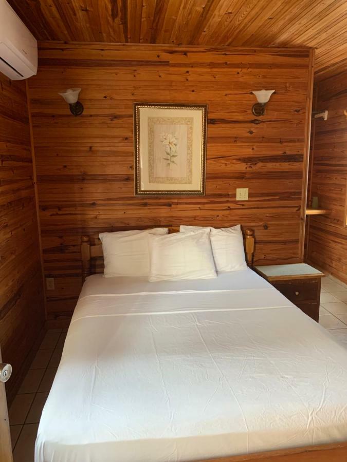 Blue Wave Guest House Caye Caulker Bagian luar foto