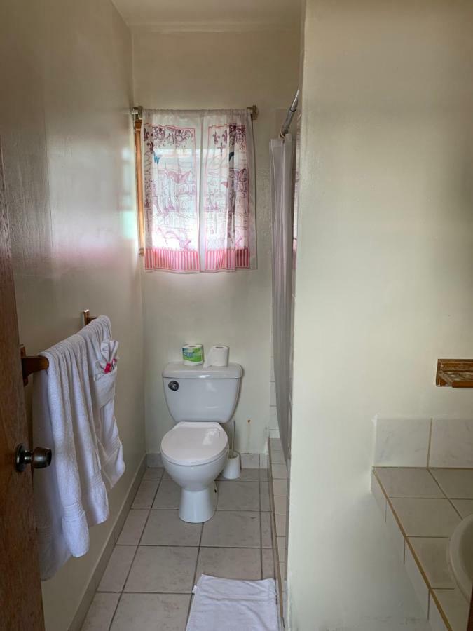 Blue Wave Guest House Caye Caulker Bagian luar foto