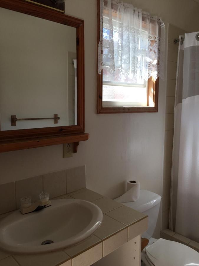 Blue Wave Guest House Caye Caulker Bagian luar foto
