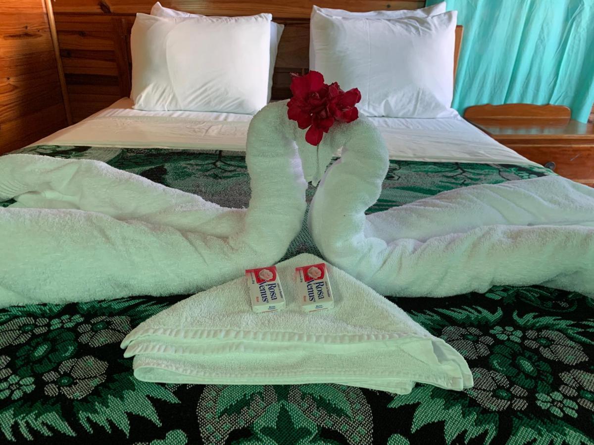 Blue Wave Guest House Caye Caulker Bagian luar foto